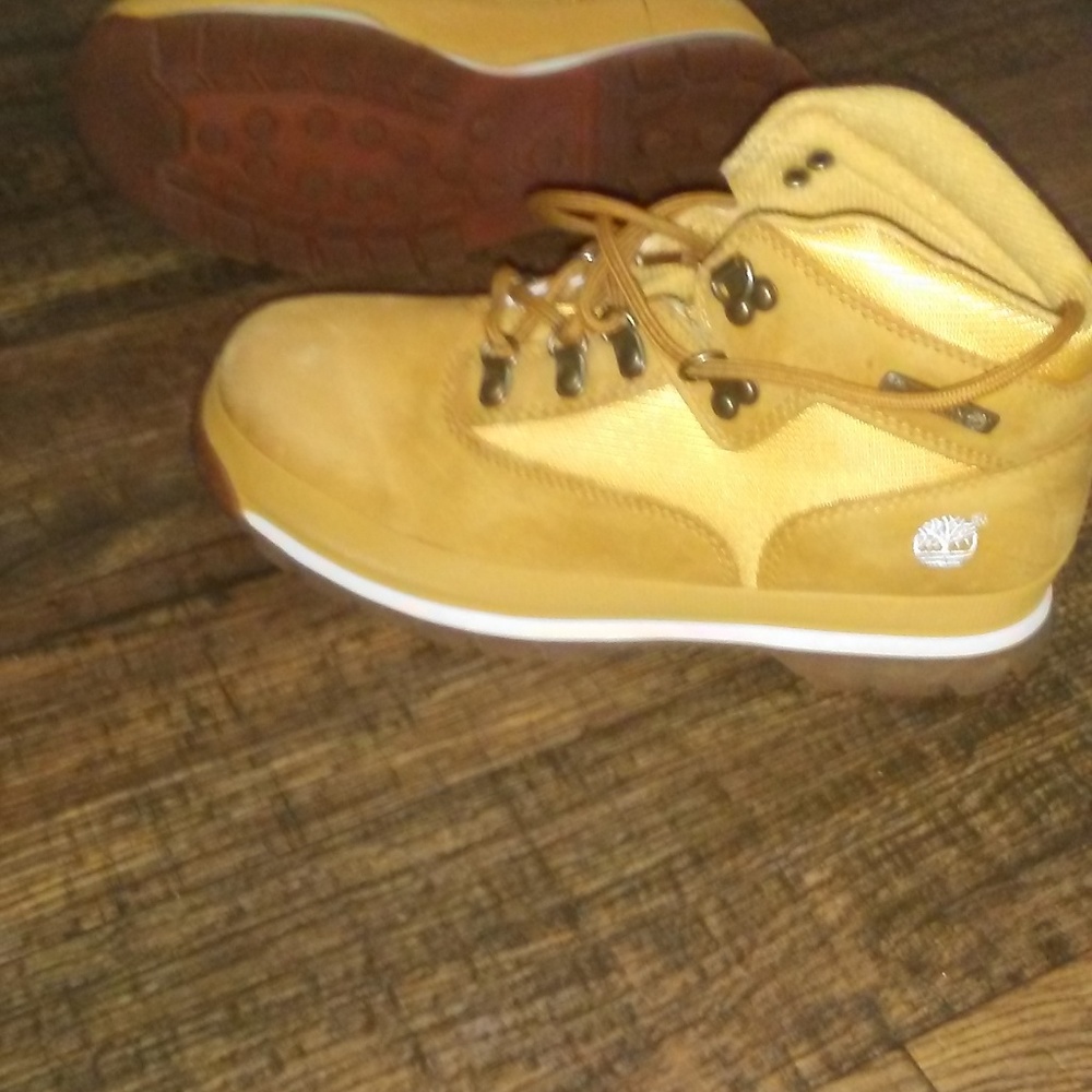 SOLD Timberland Suede boots wheat size 5 boys - Picture 1 of 5